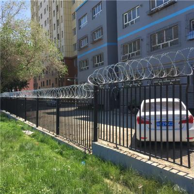 阿拉爾市烏魯木齊二十二中學(xué)校刀片刺網(wǎng)施工案例